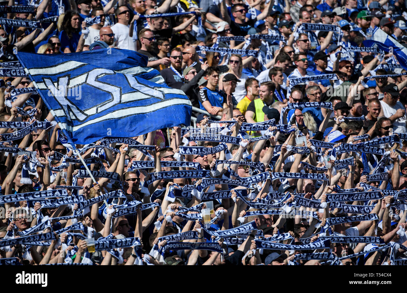 Karlsruhe, Deutschland. 20 Apr, 2019. KSC Fans wave KSC Fahnen.  GES/Fußball/3. Liga: Karlsruher SC -