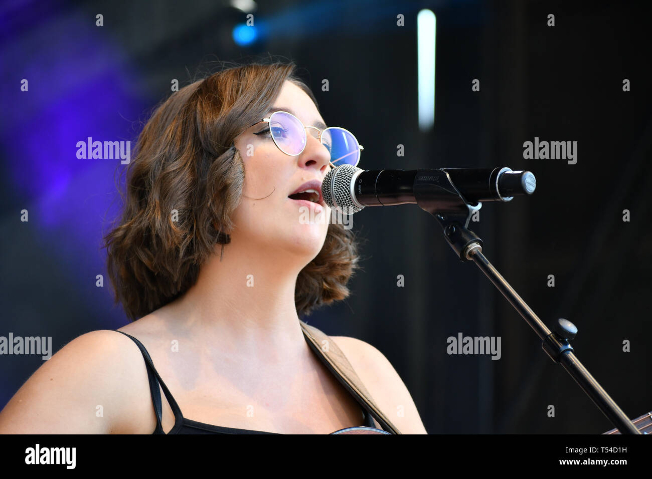 London, Großbritannien. April 2019., London, Großbritannien, 20. 20. April 2019. . Basking in London - Lucy kann Walker führt Lydia hell Moderator am Fest des Hl. Georg englische Kultur mit Musik und Englisch Garküchen auf dem Trafalgar Square am 20. April 2019, London, UK zu feiern. Bild Capital/Alamy Leben Nachrichten Bild Capital/Alamy leben Nachrichten Stockfoto