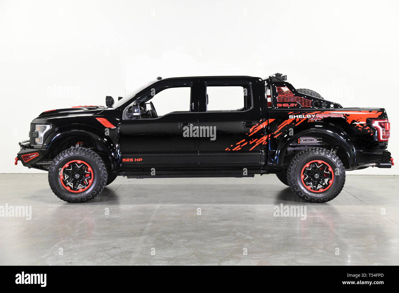 April 20, 2019: 2018 Ford F-150 SHELBY Raptor Baja 525 PS Turbo FOX 3 2018  SHELBY BAHA RAPTOR! Wir haben 7 SEITEN HINZUGEFÜGT SHELBY UND UPGRADE  OPTIONEN! Anruf FÜR EINE KOPIE. SONNY @