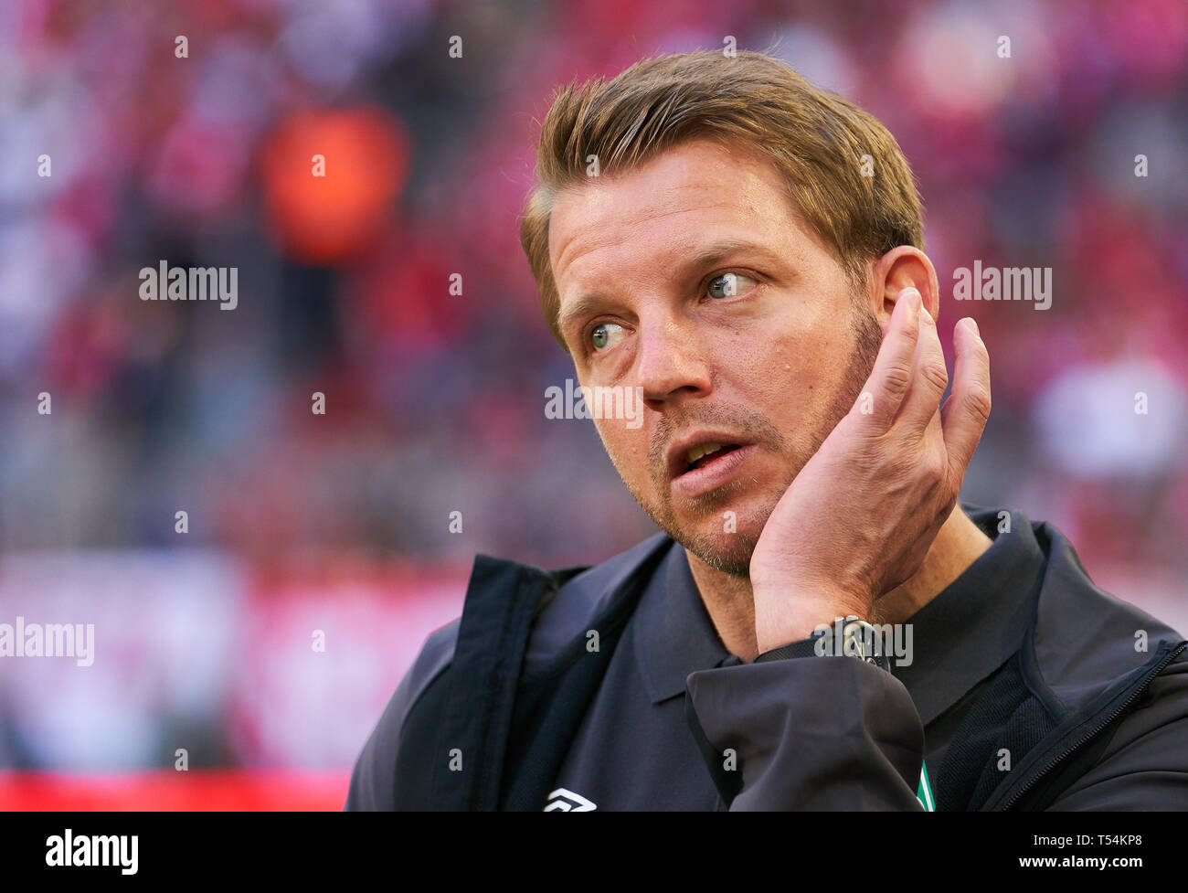 München, Deutschland. 20 Apr, 2019. Florian Bremen Kohfeldt, Trainer des FC BAYERN MÜNCHEN - SV WERDER BREMEN 1-0-DFL-Bestimmungen verbieten die Verwendung von Fotografien als BILDSEQUENZEN und/oder quasi-VIDEO - 1. Deutsche Fussball Liga, München, 20. April 2019 Saison 2018/2019, Spieltag 30, FCB, München, © Peter Schatz/Alamy Live News Credit: Peter Schatz/Alamy leben Nachrichten Stockfoto