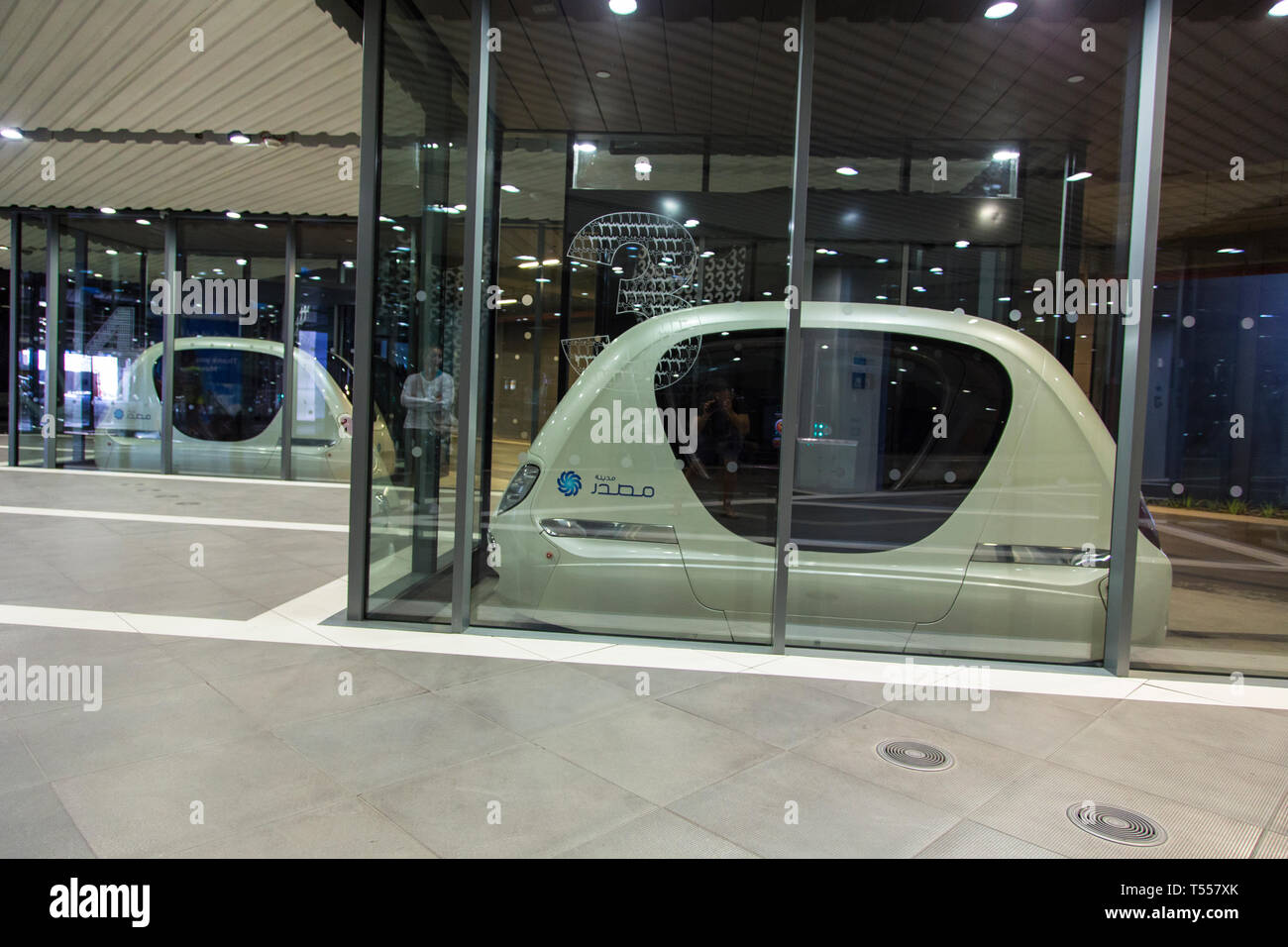 Vae, Abu Dhabi, Masdar City, fahrerlosen Auto innen Masdar Institut für Wissenschaft und Technologie Stockfoto