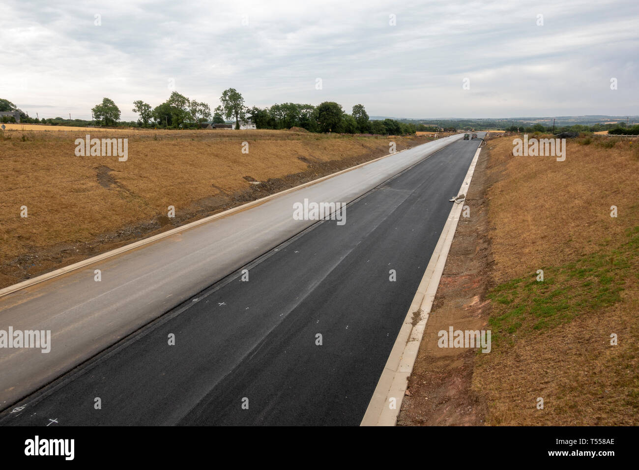 Blick entlang der Autobahn M11, während im Bau in der Republik Irland. Stockfoto