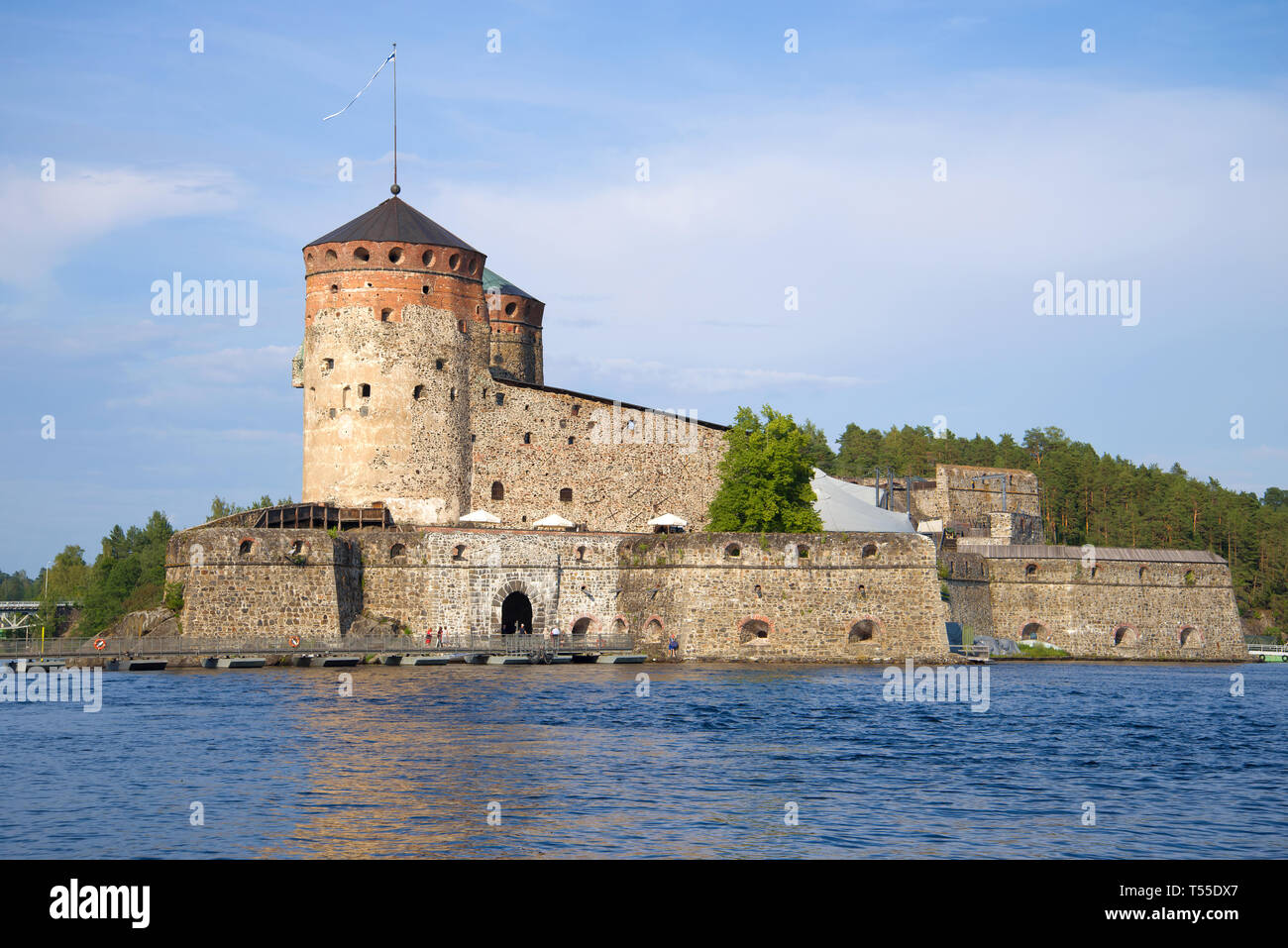 Die alte Festung von Olavinlinna (Olafsborg) schließen bis auf einem sonnigen Juli Tag. Savonlinna, Finnland Stockfoto