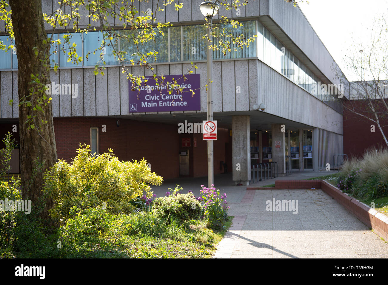 Rat der ehemaligen Hounslow Civic Centre, Lampton Road, Hounslow, Middlesex Stockfoto