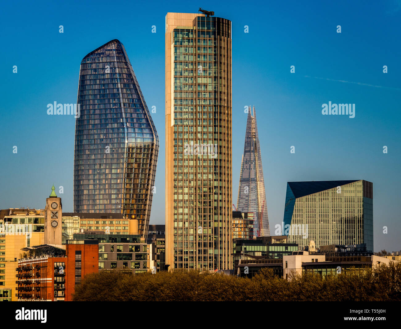 Skyline von London South Bank einschließlich der Oxo Tower, dem South Bank Tower, eines Blackfriars und der Shard Stockfoto