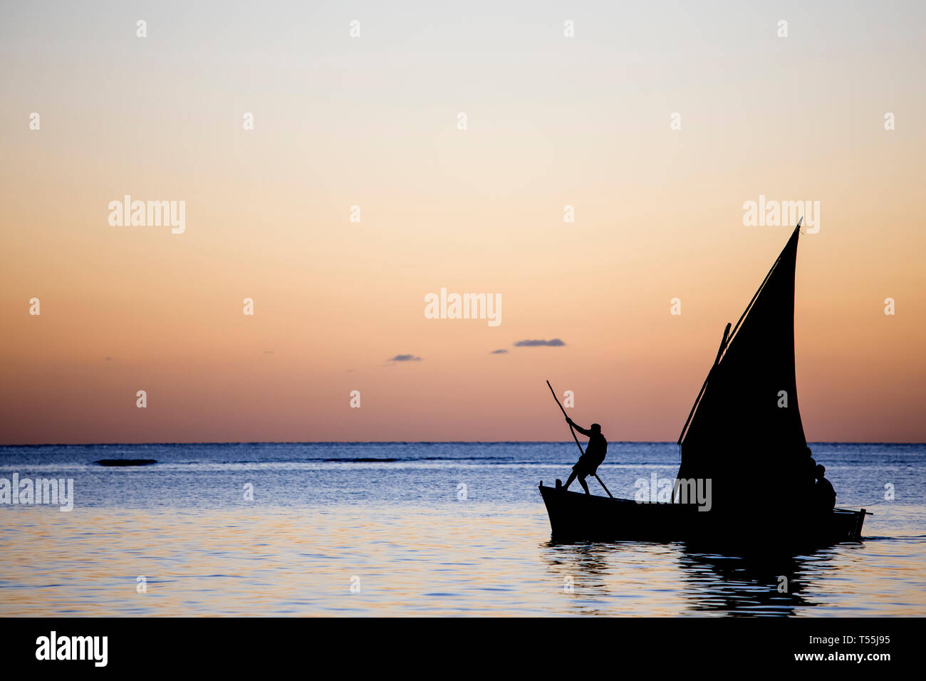 Bootsfahrt auf der Lagune in Mont-Choisy Beach, Mauritius, Indischer Ozean. Stockfoto