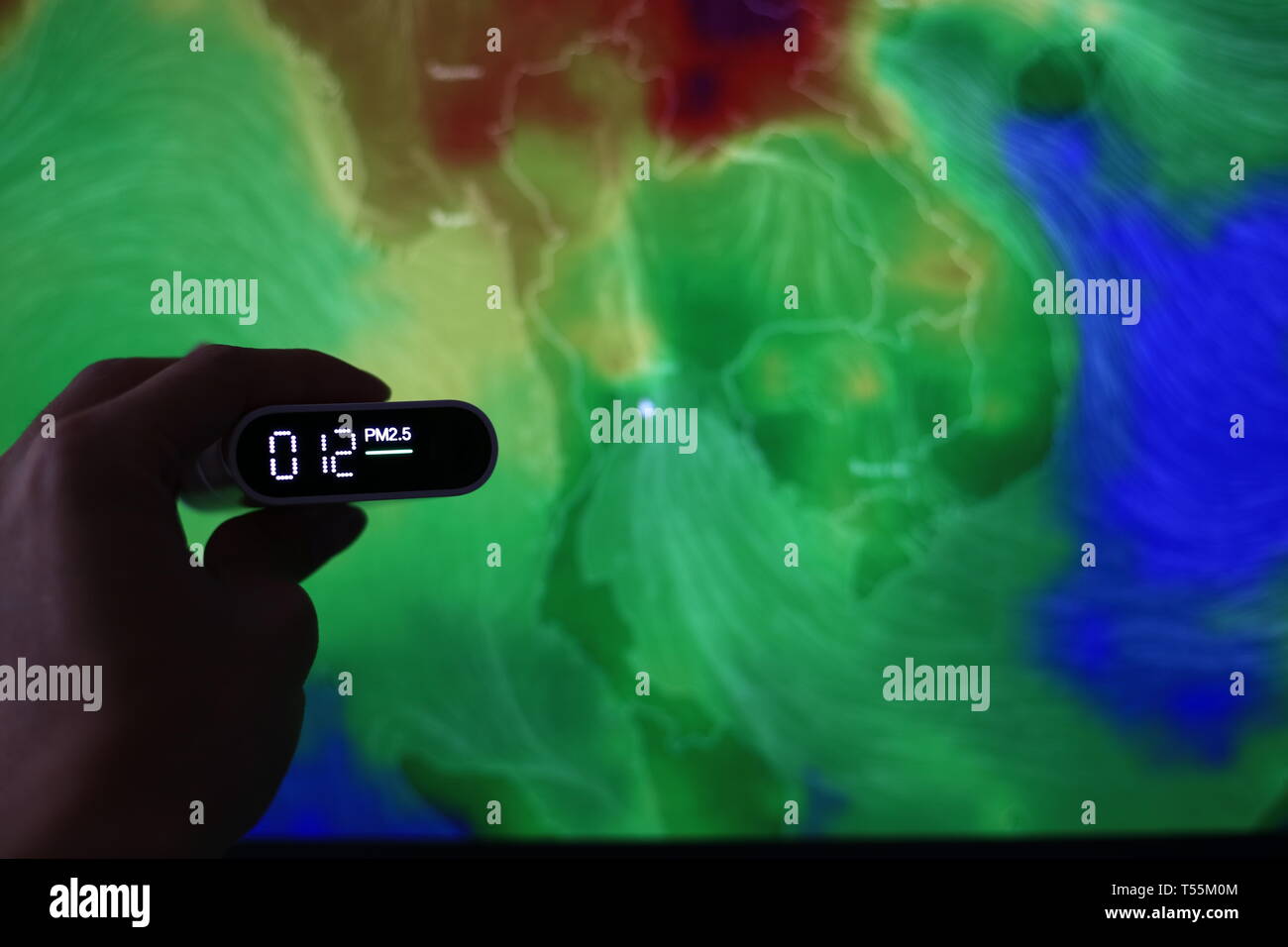 Messung der Luftqualität Feinstaub (PM 2.5.2.5). schädliche Stäube Melder angezeigt Gesunde akzeptable Qualität. blur Hintergrund o Stockfoto