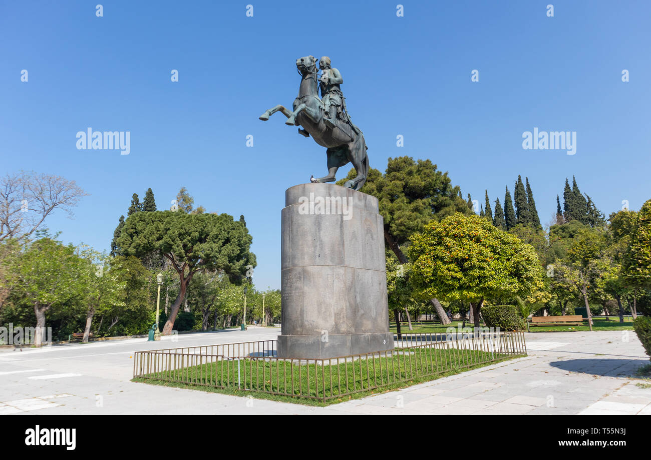April 17, 2019. Athen Griechenland. Georgios Karaiskakis, griechischen Revolution Held ein Pferd reiten Statue am Stadtzentrum, blauer Himmel, Stockfoto