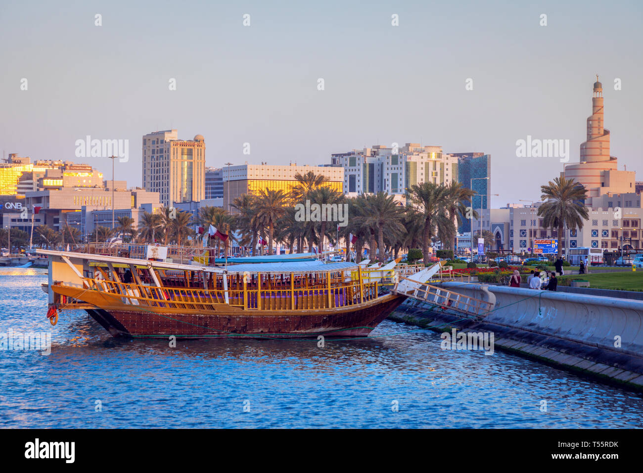 Boot von Al Fanar Moschee in Doha, Katar günstig Stockfoto