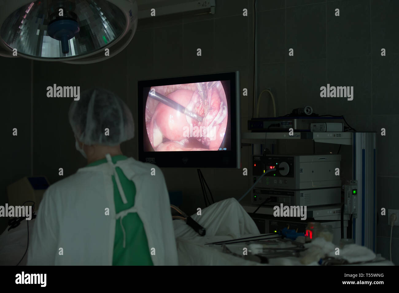 Stadt Gomel, Belarus. 31. Mai 2017 Gomel medizinische Klinik. Ärzte im Op die Laparoskopie. Die Funktion der inneren Organe des Menschen. Professio Stockfoto