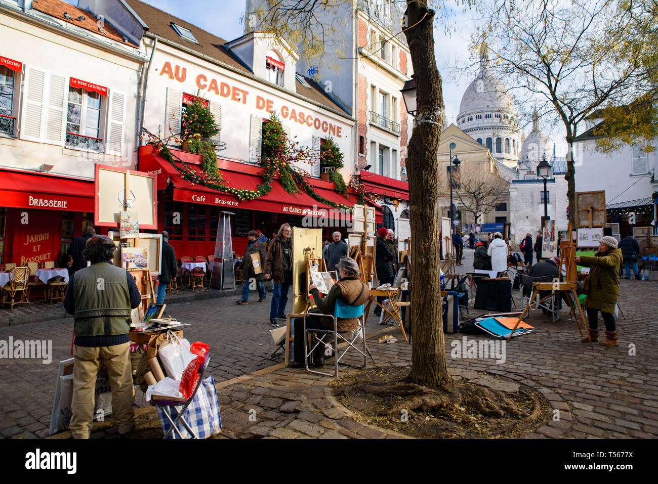 Das Quadrat der Place du Tertre in Montmartre, berühmt für Künstler, Maler und portraitists Stockfoto