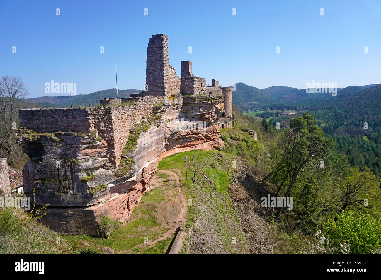 Ruinen von Rock Burg Altdahn, eine mittelalterliche Festung im Village Dahn, Wasgau, Rheinland-Pfalz, Deutschland Stockfoto