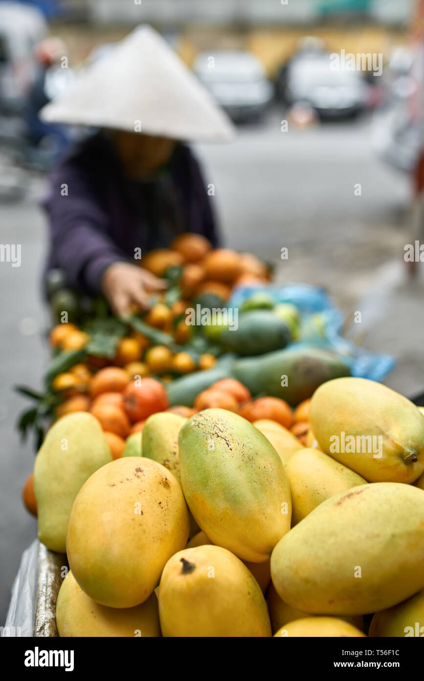 Tropische exotische Früchte auf den asiatischen Markt in Vietnam. Stockfoto