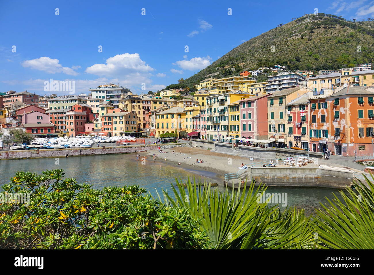 Die bunte Italienische Riviera Landschaft von Porticciolo Dock und Pier in Genova Nervi Stockfoto