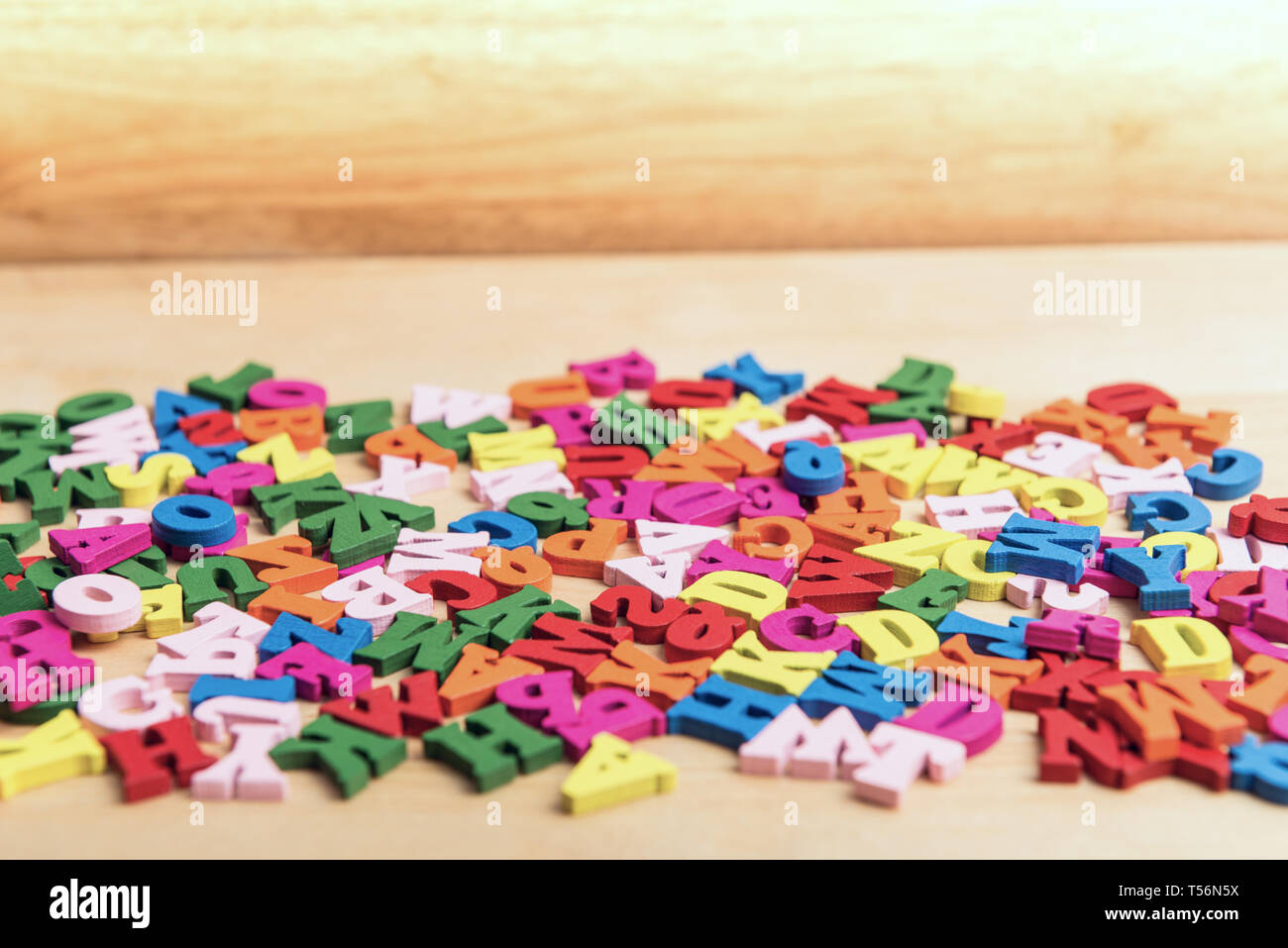 Englisch bunte Abc alphabet Block Holz Buchstaben. Bildung Konzept. Platz für Ihren Text Stockfoto