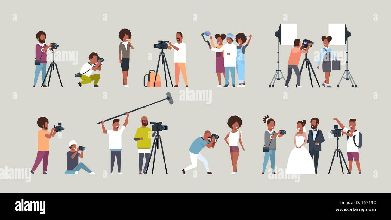 Andere stellt Fotografen und cameramans mit Kameras african american Zeichen bei Video Aufnehmen von Bildern arbeiten während der Sitzung Stock Vektor