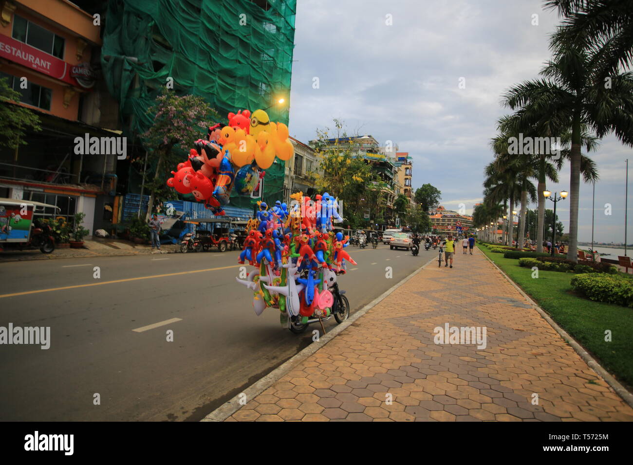 hawker verkaufen Ballon in phnom penh Stockfoto