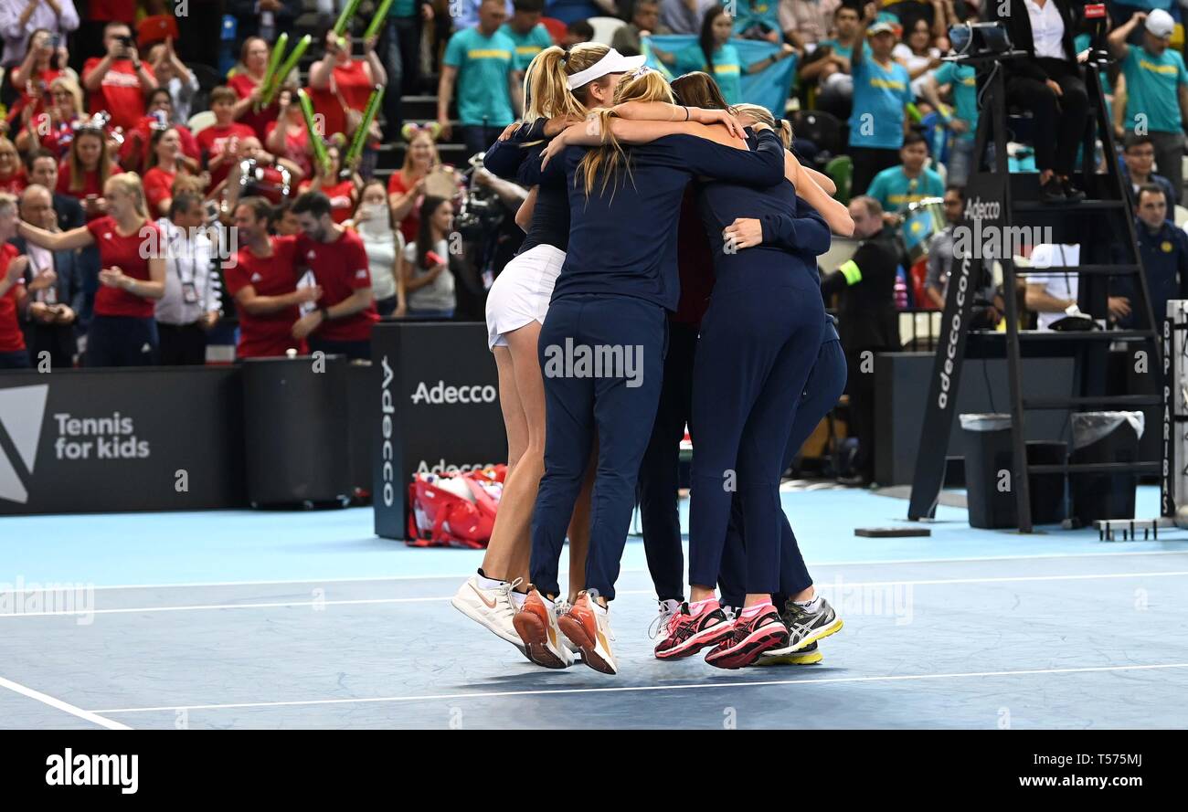 London, Großbritannien. 21. Apr 2019. Die britische Mannschaft feiern. Gummi 4. Grossbritannien v Kasachstan. Welt Gruppe II play-off. BNP Parebas Fed Cup. Kupfer, Arena. Queen Elizabeth Olympic Park. Stratford. LondonUK. 21.04.2019. Credit: Sport in Bildern/Alamy leben Nachrichten Stockfoto