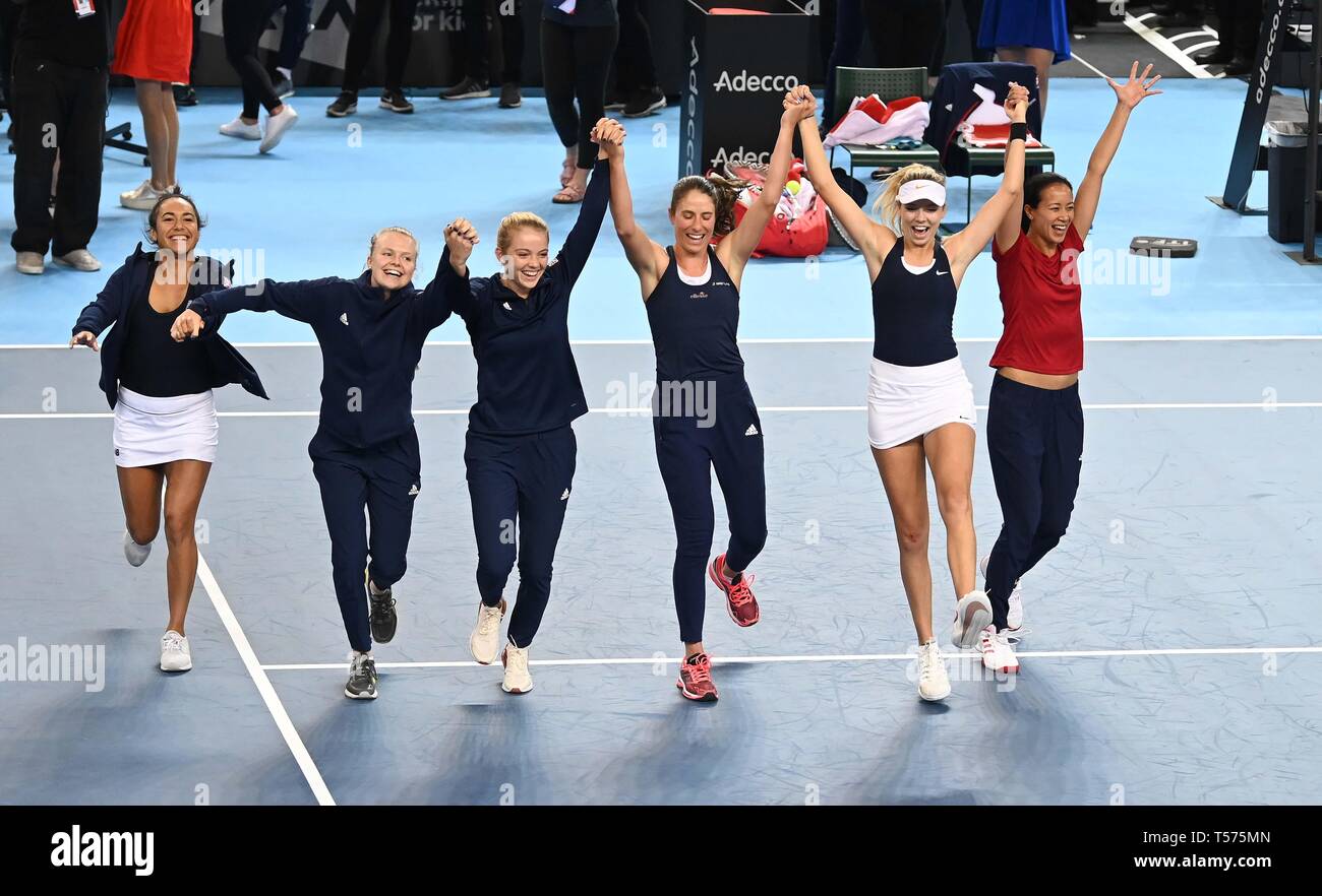 London, Großbritannien. 21. Apr 2019. Die britische Mannschaft feiern. Gummi 4. Grossbritannien v Kasachstan. Welt Gruppe II play-off. BNP Parebas Fed Cup. Kupfer, Arena. Queen Elizabeth Olympic Park. Stratford. LondonUK. 21.04.2019. Credit: Sport in Bildern/Alamy leben Nachrichten Stockfoto