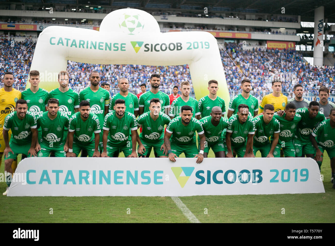 Florianopolis, Brasilien. 21 Apr, 2019. SC - Florianopolis - 04/21/2019 - Catarinense 2019, Ava X Chapecoense Chapecoense-Player bespricht bieten mit Ava Spieler während eines Spiels am Aderbal Ramos da Silva Stadion für die Endrunde der Campeonato Catarinense S rie eine 2019. Foto: Matheus Sebenello/AGIF AGIF/Alamy Credit: Live-Nachrichten Stockfoto