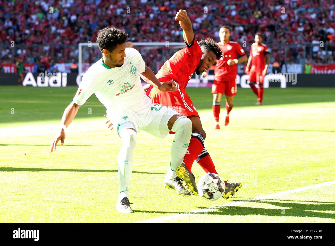 München, Deutschland. 20 Apr, 2019. firo: 20.04.2019, Fußball, 1.Bundesliga, Saison 2018/2019, FC Bayern München - Werder Bremen 1:0, Theodor Gebre Selassie, SV Werder Bremen, Werder Bremen, Werder, Bremen, SVW, Kingsley Coman, Bayern München, FC Bayern München, München, Duellen, | Verwendung der weltweiten Kredit: dpa/Alamy leben Nachrichten Stockfoto