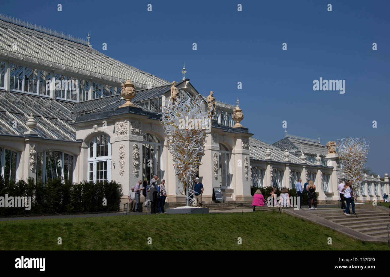 London, Großbritannien. 14 Apr, 2019. Foto am 14. April 2019 zeigt die gemäßigt Haus von Kew Gardens in London, der Hauptstadt Großbritanniens. Die Geschichte der Kew Gardens können aus dem 18. Jahrhundert zurückverfolgen. Im Jahr 2003, Kew Gardens wurde offiziell als UNESCO-Weltkulturerbe eingetragen. Credit: Han Yan/Xinhua/Alamy leben Nachrichten Stockfoto