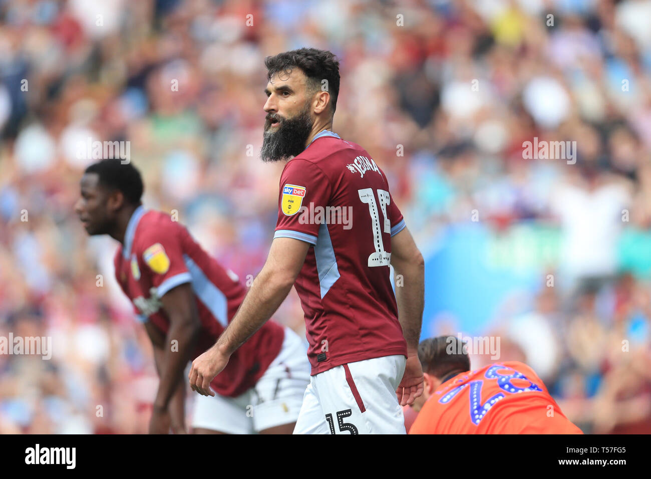 Birmingham, Großbritannien. 22 Apr, 2019. Meile Jedinak von Aston Villa während der Sky Bet Championship Match zwischen Aston Villa und Millwall in der Villa Park, Birmingham. (Credit: Leila Coker | MI Nachrichten) nur die redaktionelle Nutzung, eine Lizenz für die gewerbliche Nutzung erforderlich. Keine Verwendung in Wetten, Spiele oder einer einzelnen Verein/Liga/player Publikationen. Foto darf nur für Zeitung und/oder Zeitschrift redaktionelle Zwecke verwendet werden. Credit: MI Nachrichten & Sport/Alamy leben Nachrichten Stockfoto