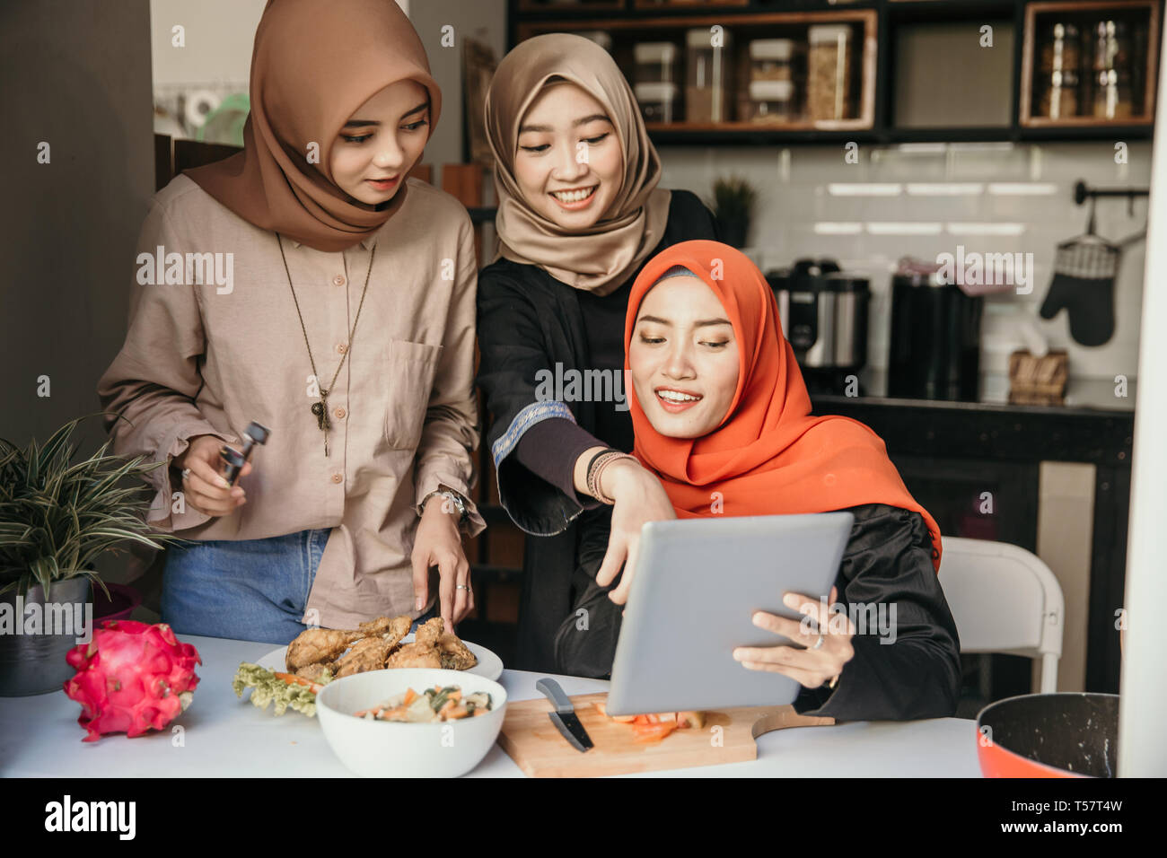 Neues Rezept online lernen Stockfoto