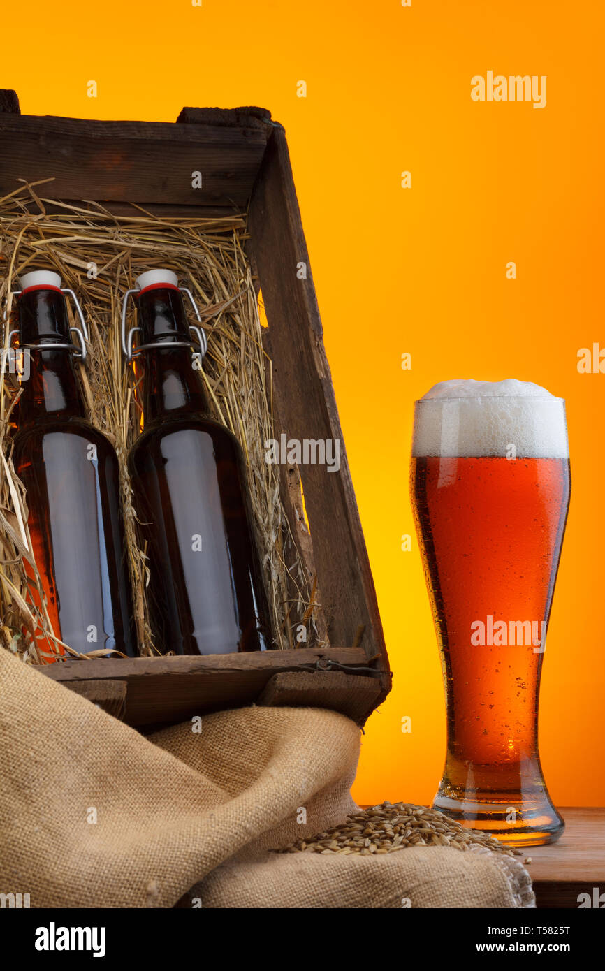 Gelbe Bierkiste Stockfotos Und Bilder Kaufen Alamy