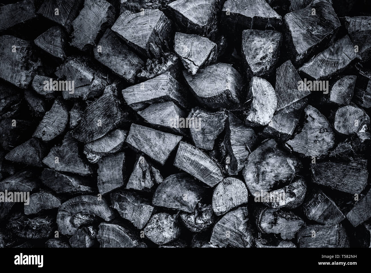 Stapel von Holz für burining in einem Holzofen, Barbecue, oder Feuer. Holz Stapel anmelden Stockfoto