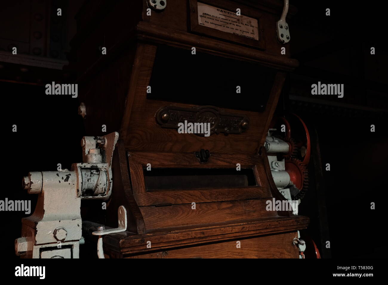 Antike Maschinen im Guinness Storehouse, Dublin, Irland - April 2019 Stockfoto