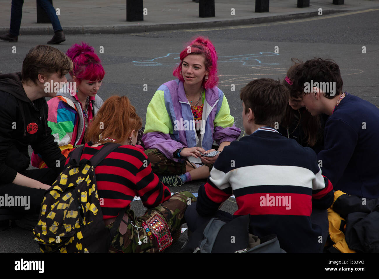 Environmental protesters Aussterben Rebellion, Junge und Alte, Marble Arch, Oxford Circus, Parliament Square und Brücken in London, UK besetzen. Stockfoto