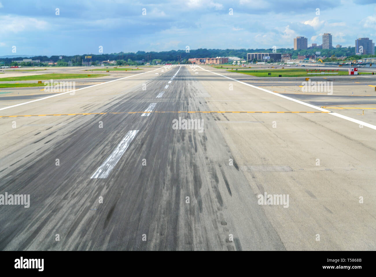 Die Landebahn des Flughafens Stockfoto
