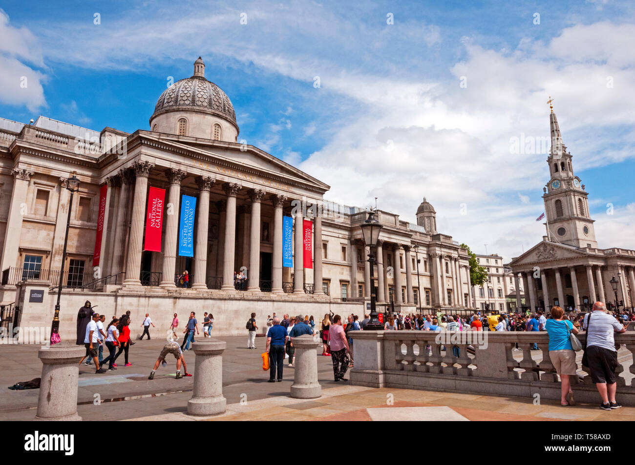 Trafalgar Square und der National Gallery, London, Vereinigtes Königreich Stockfoto