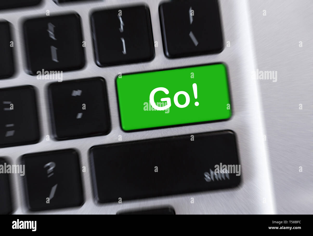 Wort! Auf die grüne Schaltfläche Computer geschrieben Stockfoto