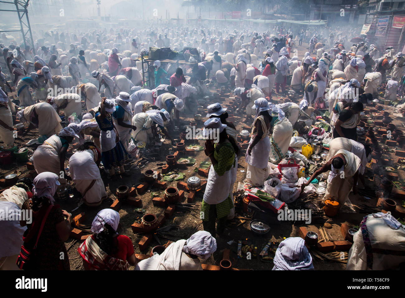 Jedes Jahr mehr als 4 Millionen Anhänger ein Ereignis namens Attukaal Ponkala im Guinness Buch der Rekorde aufgenommen wird teilnehmen Stockfoto