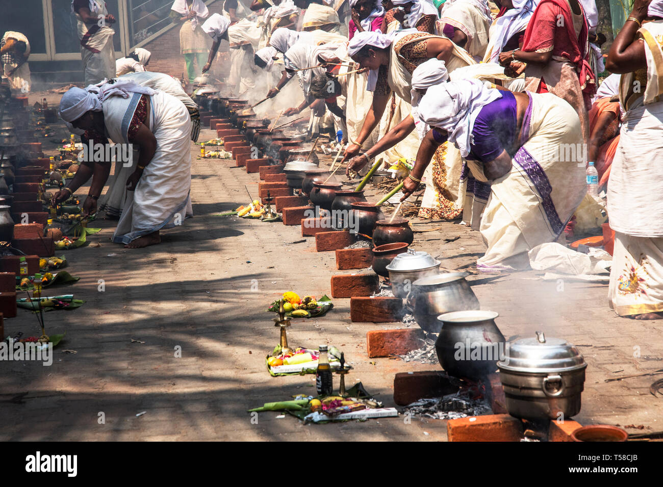 Jedes Jahr mehr als 4 Millionen Anhänger ein Ereignis namens Attukaal Ponkala im Guinness Buch der Rekorde aufgenommen wird teilnehmen Stockfoto