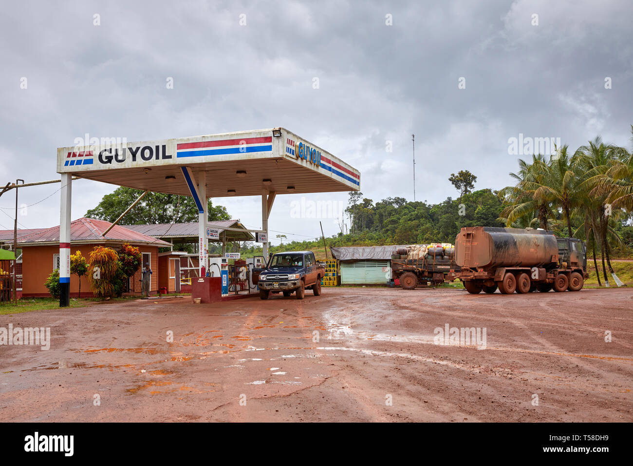 58 km Guyoil Tankstelle 58 km auf der Linden-Lethem Straße in Guyana Südamerika Stockfoto