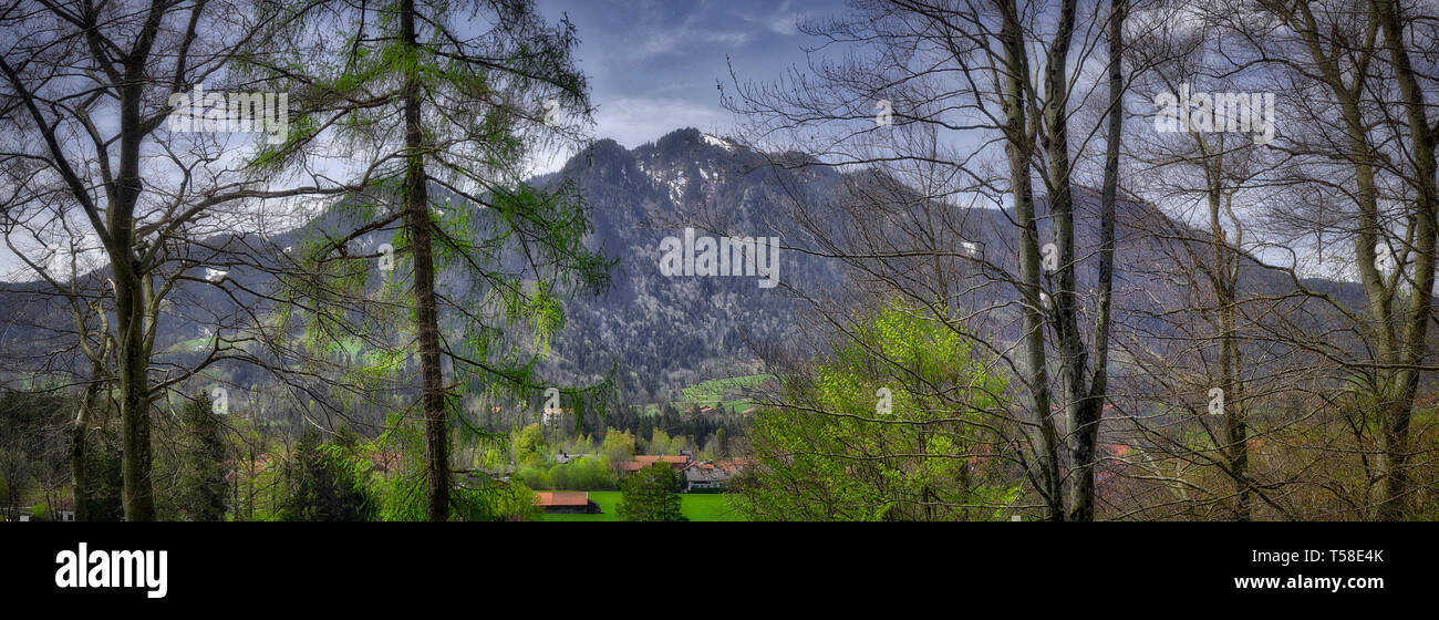 DE - Bayerische Alpen: Brauneck Mountain vom Kalvarienberg gesehen bei Lenggries (HDR-Bild) Stockfoto