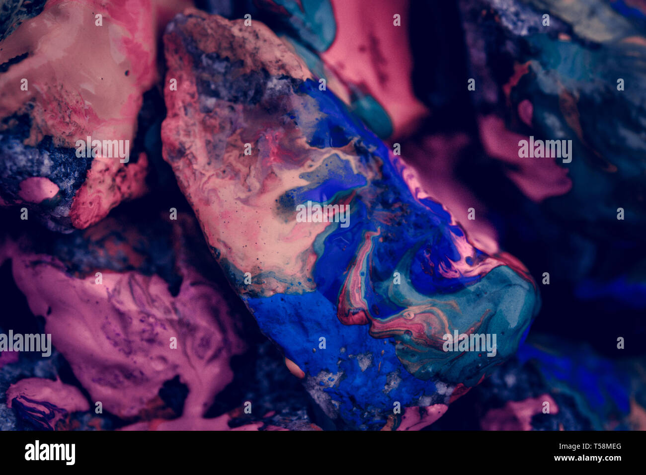 Die Farbe auf der Oberfläche des Steins, Nahaufnahme, Filter Stockfoto