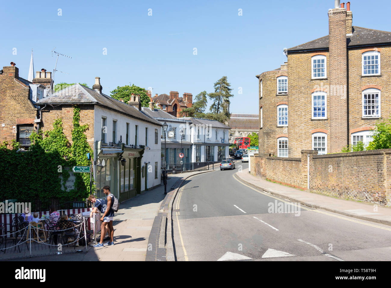 High Street, Harrow on the Hill, London Borough von Harrow, Greater London, England, Vereinigtes Königreich Stockfoto