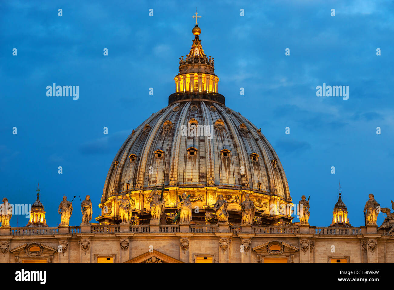 Rom, Italien, 17. Juni 2016. Blick auf den Petersdom in der Vatikanstadt Stockfoto