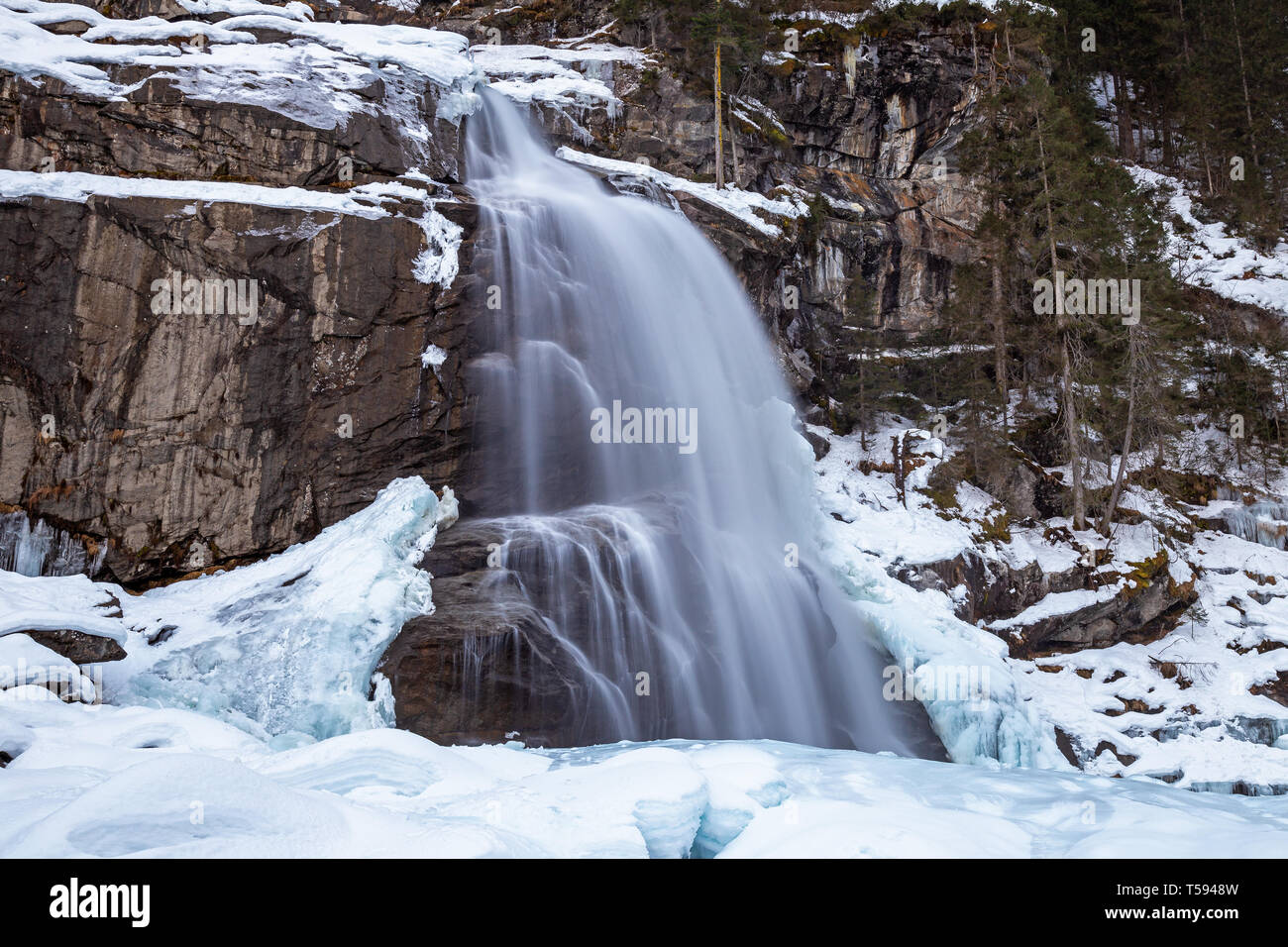 Krimmler Wasserfall im Pinzgau, Österreich im Winter Stockfoto