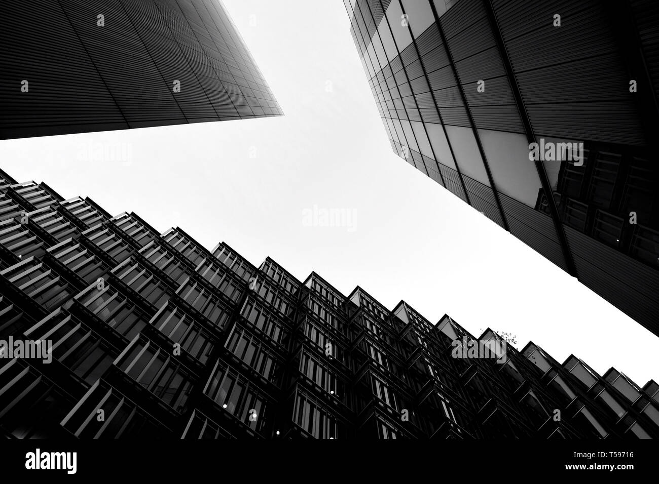 Suchen skywards im London Bridge City Stockfoto