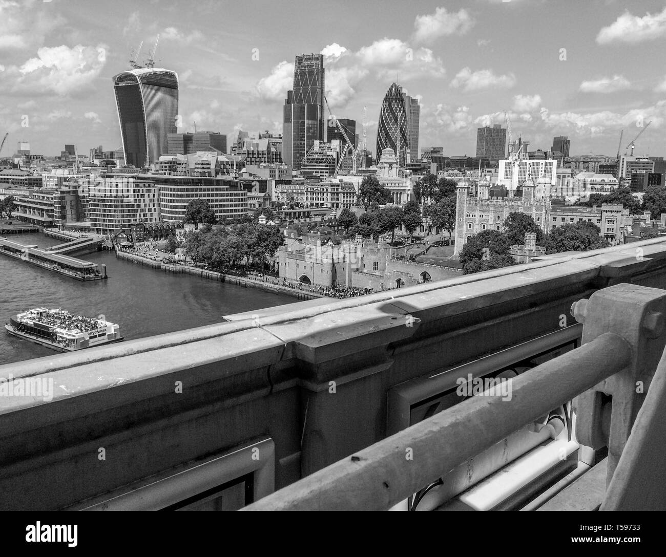 Der Blick von der Tower Bridge, London Stockfoto