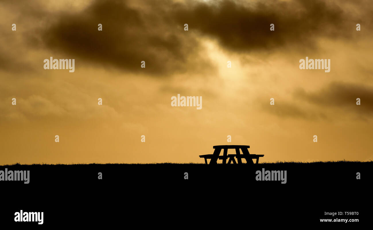 Picknicktisch Silhouette. Stockfoto