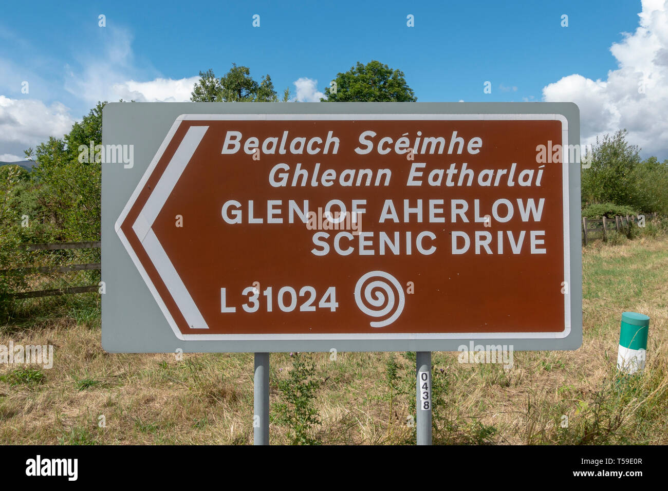 Schild für die landschaftlich reizvolle Fahrt entlang der Glen von Aherlow, County Tipperary, Irland. Stockfoto