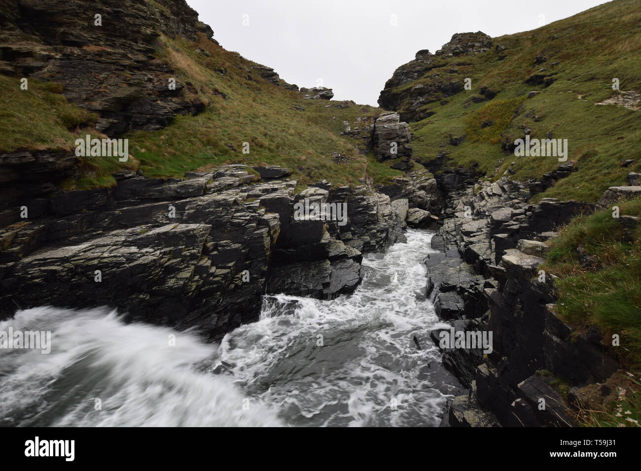Felsige Tal Tintagel Cornwall Flut Stockfoto