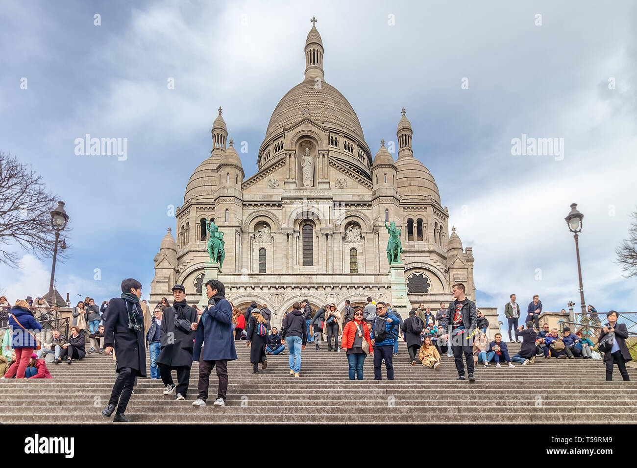 Paris, Frankreich, 15. März 2018: die Basilika des Heiligen Herzen von Paris oder Sacré-CÅ"ur Basilika in Montmartre auch bekannt als La Butte ist ein Stockfoto