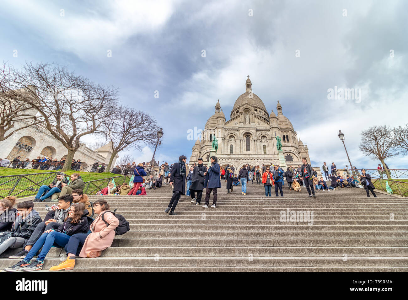 Paris, Frankreich, 15. März 2018: die Basilika des Heiligen Herzen von Paris oder Sacré-CÅ"ur Basilika in Montmartre auch bekannt als La Butte ist ein Stockfoto